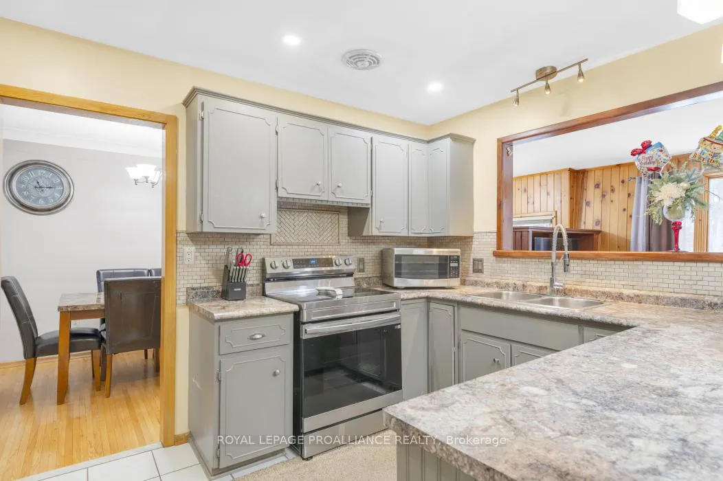 Photo 15 of 14 Harris Crescent, Belleville, Belleville Ward — HOMEH