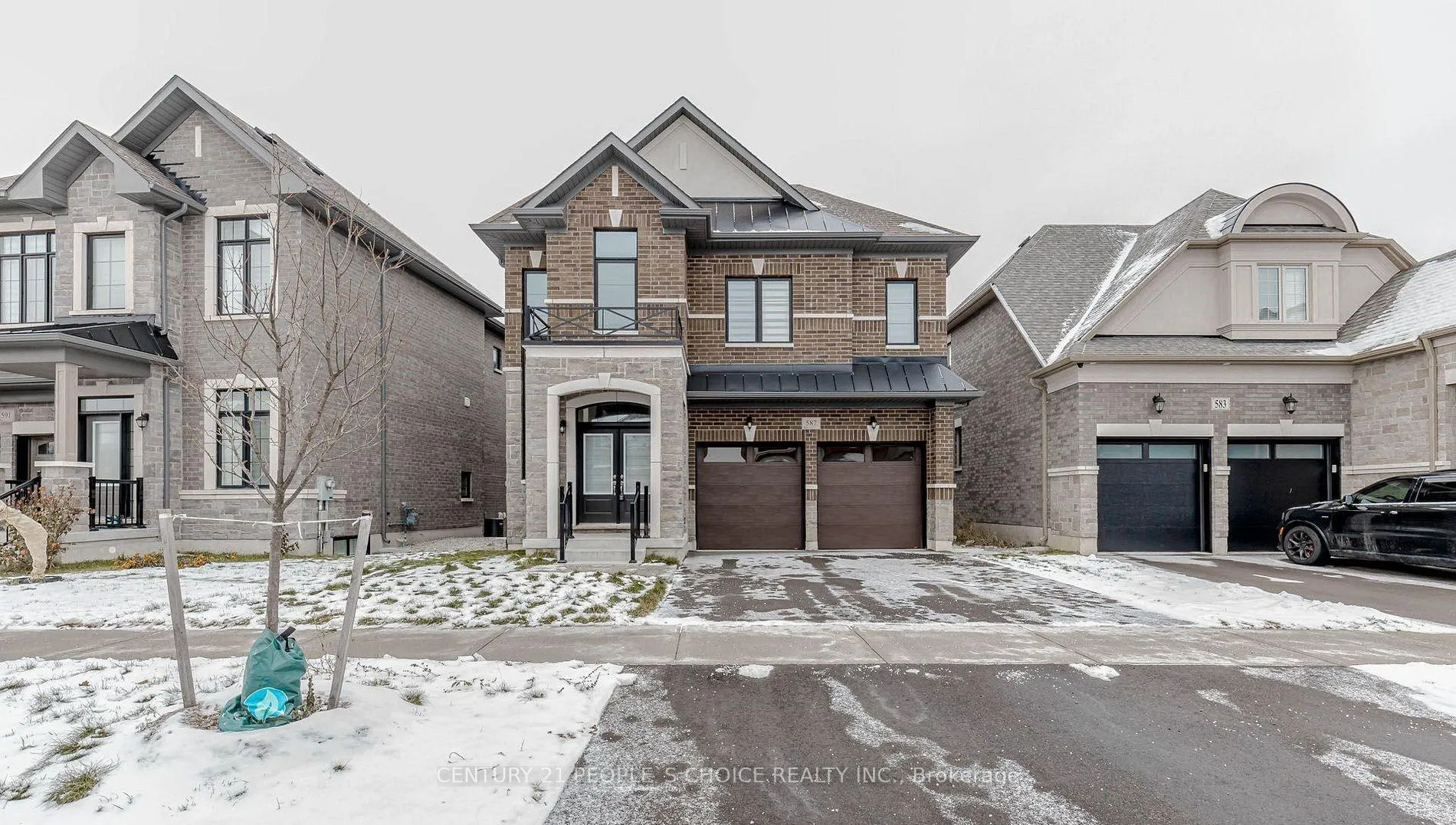 Front of 587 Kleinburg Summit Way