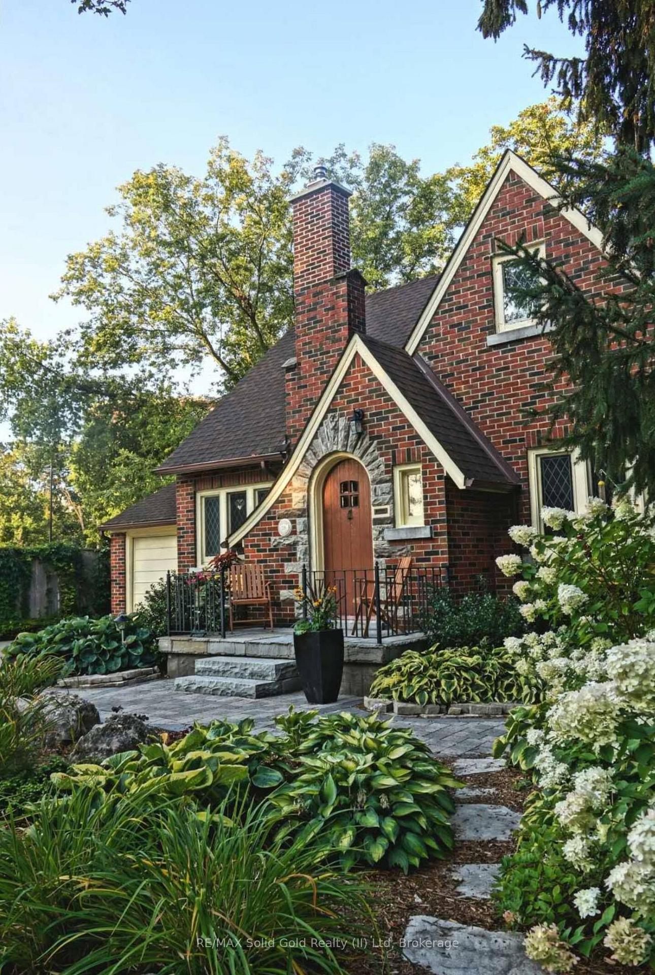 Photo 2 of 19 Willow Street, Waterloo — HOMEH
