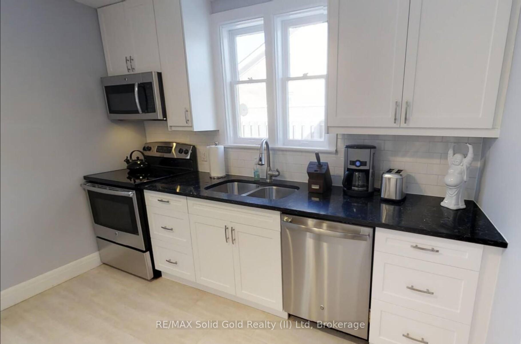Photo 5 of 19 Willow Street, Waterloo — HOMEH