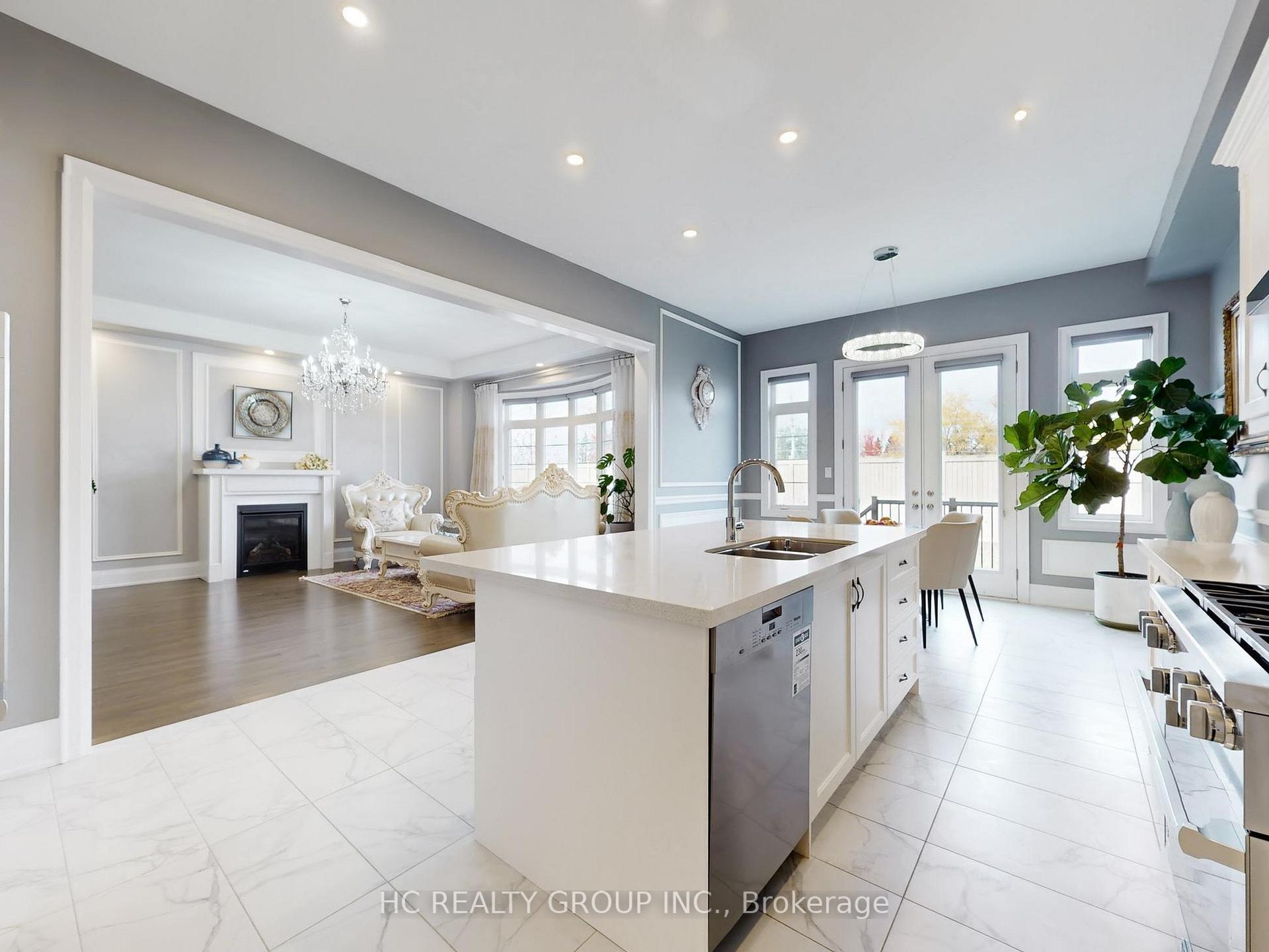 Photo 3 of 238 Touch Gold Crescent, Aurora, Bayview Southeast — HOMEH