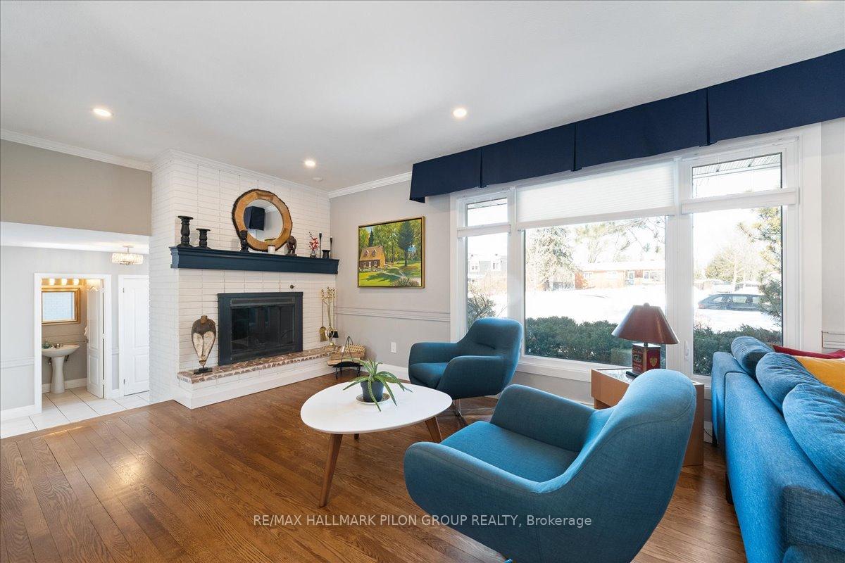 Photo 3 of 2056 Beaverhill Drive, Ottawa, Beacon Hill South — HOMEH