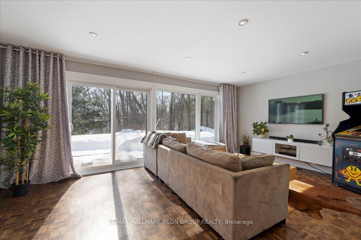 Photo 11 of 2056 Beaverhill Drive, Ottawa, Beacon Hill South — HOMEH