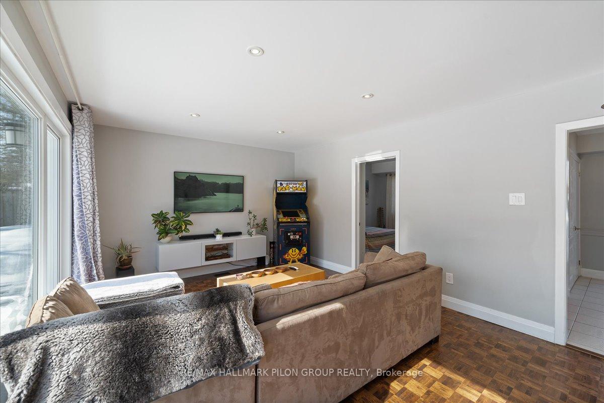 Photo 13 of 2056 Beaverhill Drive, Ottawa, Beacon Hill South — HOMEH