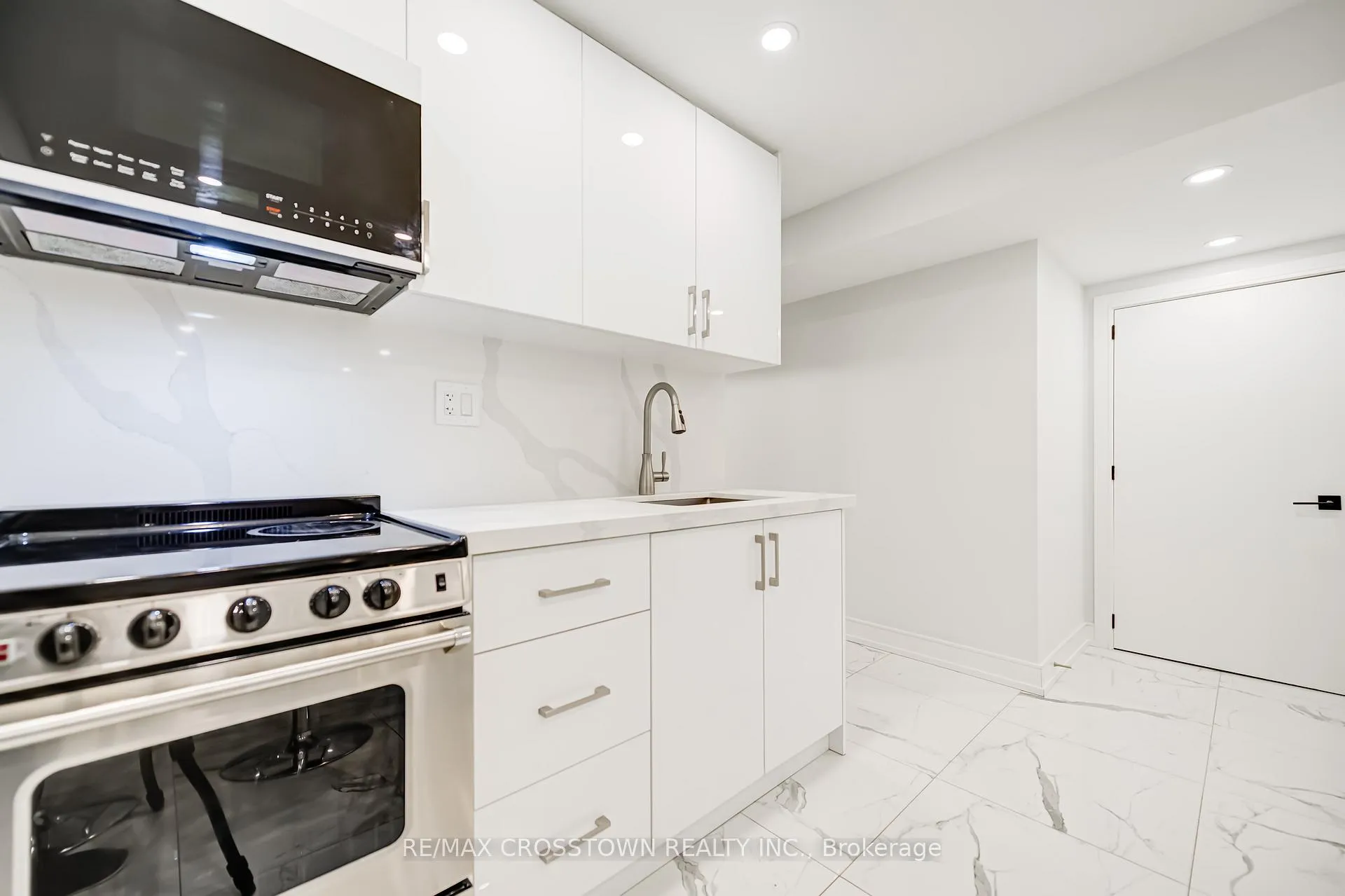 Photo 4 of Unit Basement, 162 Mactier Drive, Vaughan, Kleinburg — HOMEH