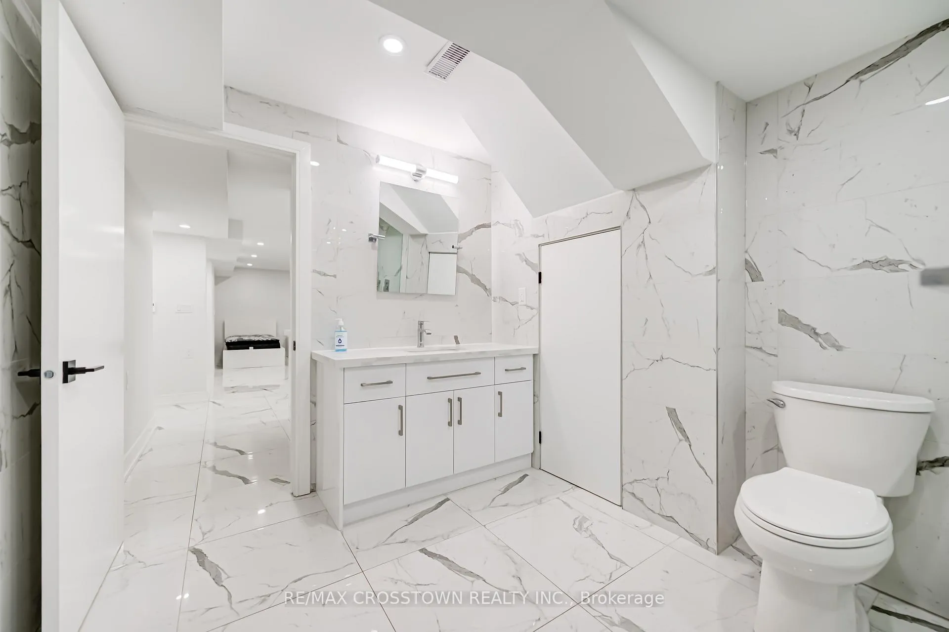 Photo 17 of Unit Basement, 162 Mactier Drive, Vaughan, Kleinburg — HOMEH