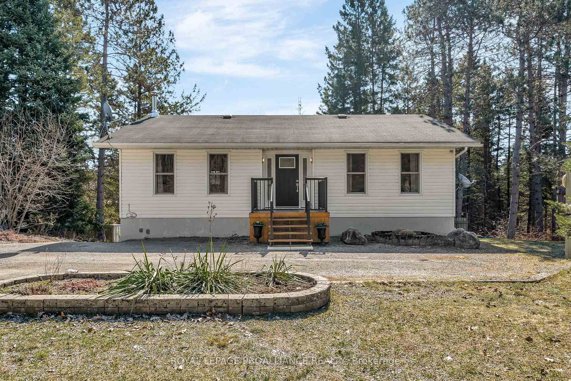 Photo 2 of 1076 Upper Flinton Road, Tweed, Elzevir (Twp) — HOMEH