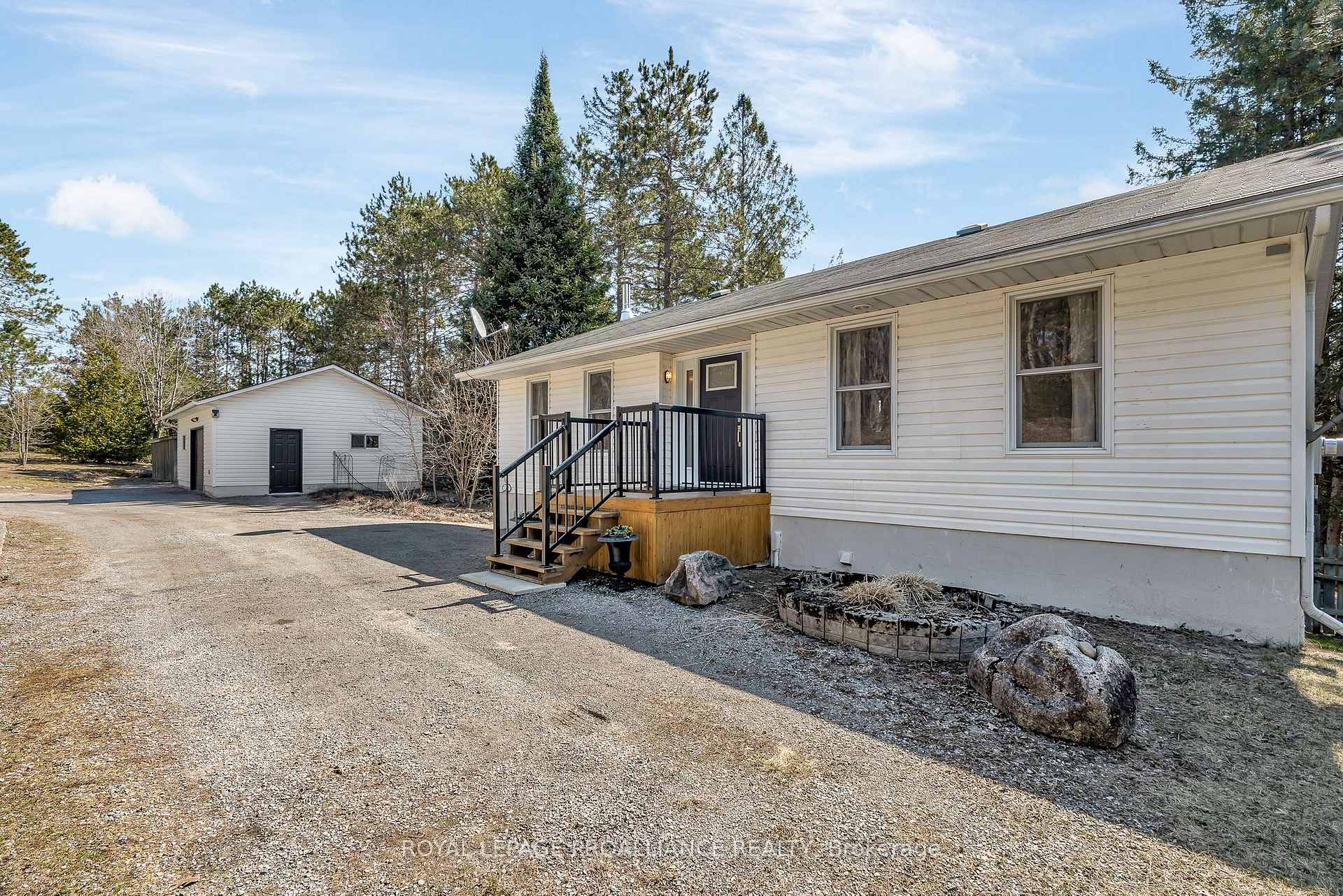 Photo 3 of 1076 Upper Flinton Road, Tweed, Elzevir (Twp) — HOMEH