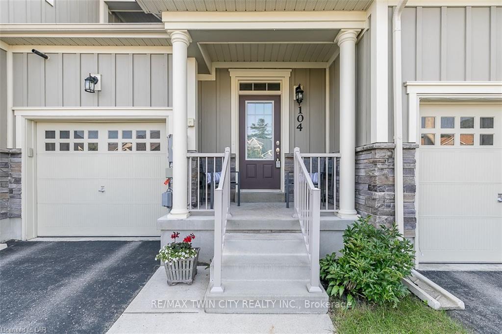 Photo 3 of 104 Sandy Coast Crescent, Wasaga Beach — HOMEH