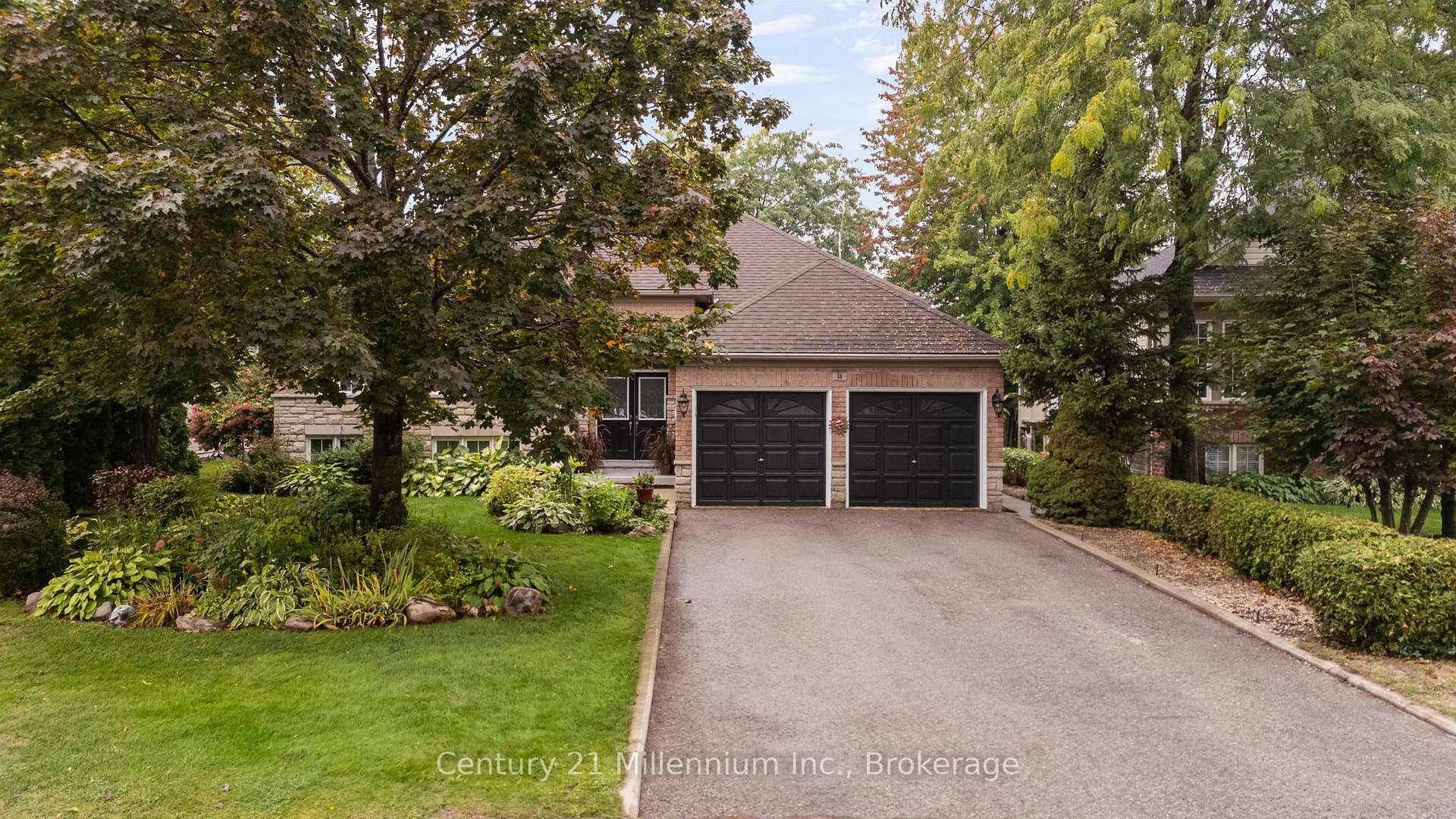 Photo 2 of 26 Regina Boulevard, Wasaga Beach — HOMEH