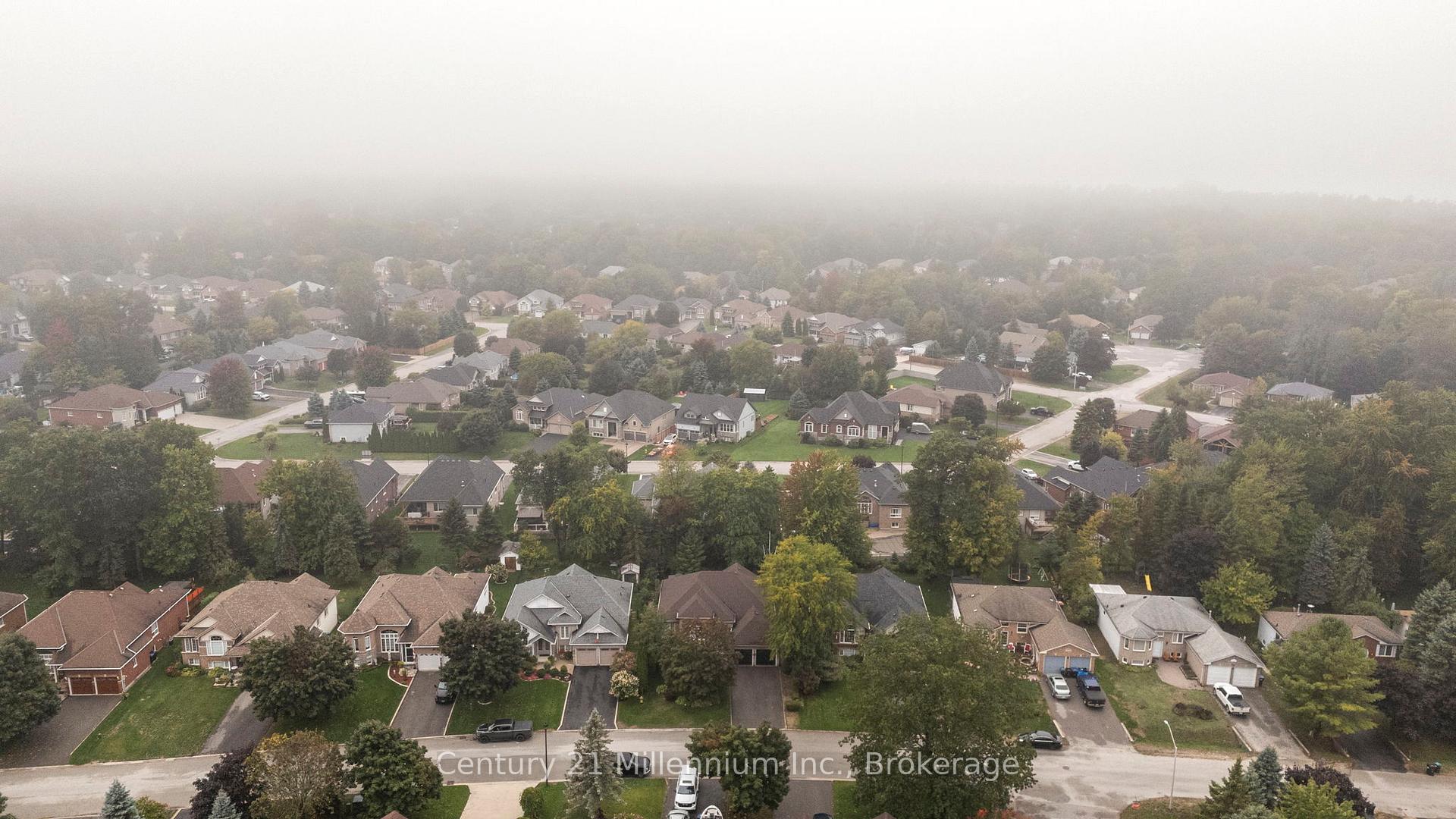Photo 4 of 26 Regina Boulevard, Wasaga Beach — HOMEH
