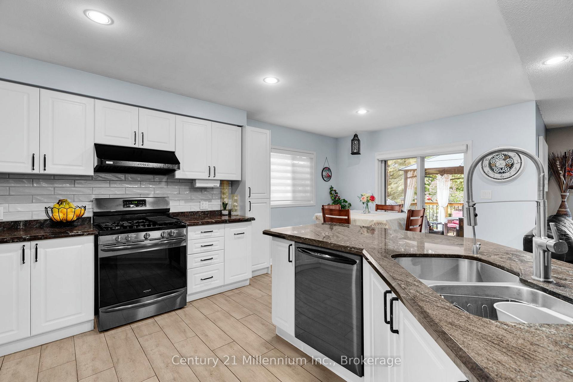 Photo 15 of 26 Regina Boulevard, Wasaga Beach — HOMEH