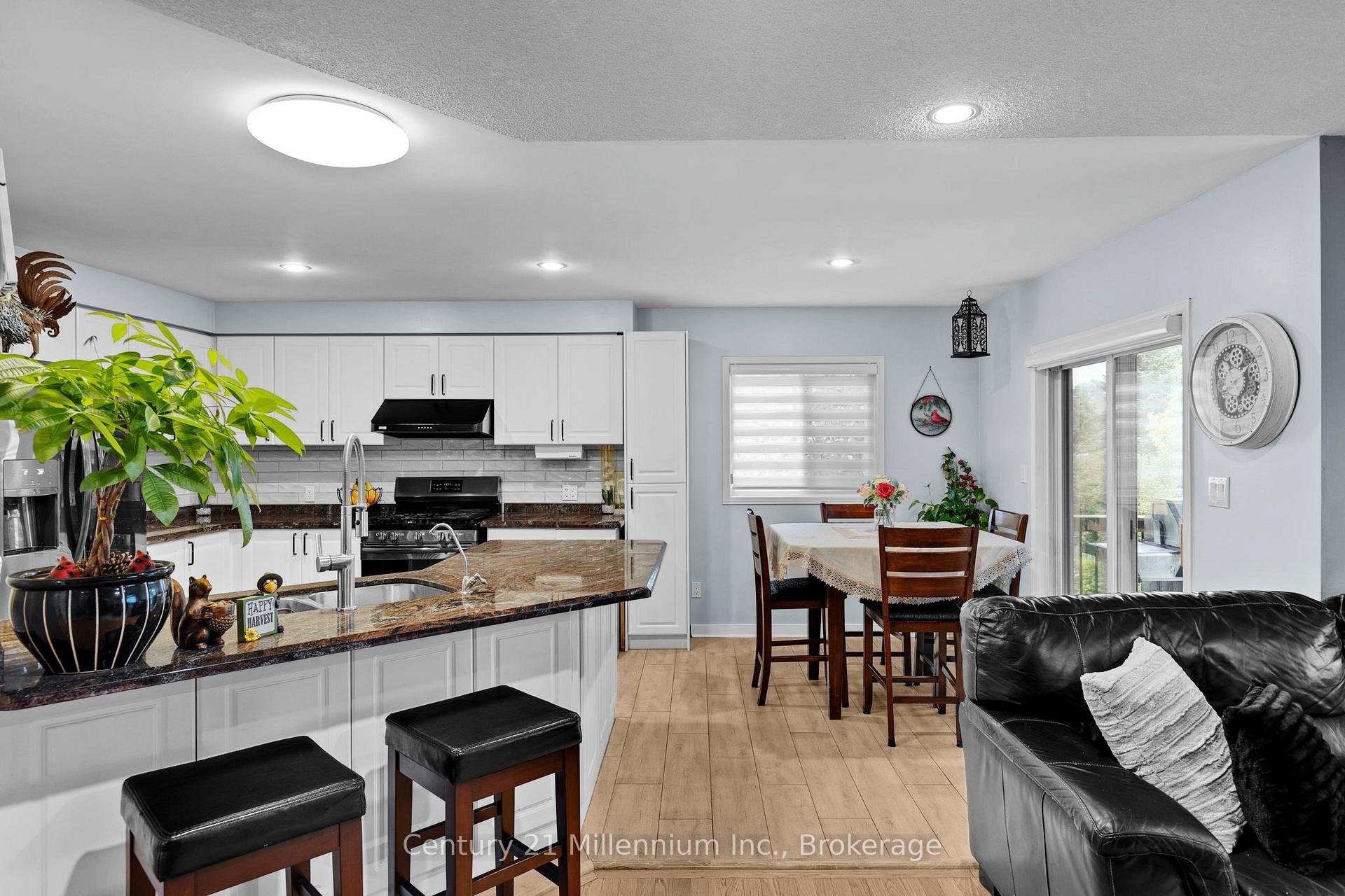 Photo 17 of 26 Regina Boulevard, Wasaga Beach — HOMEH