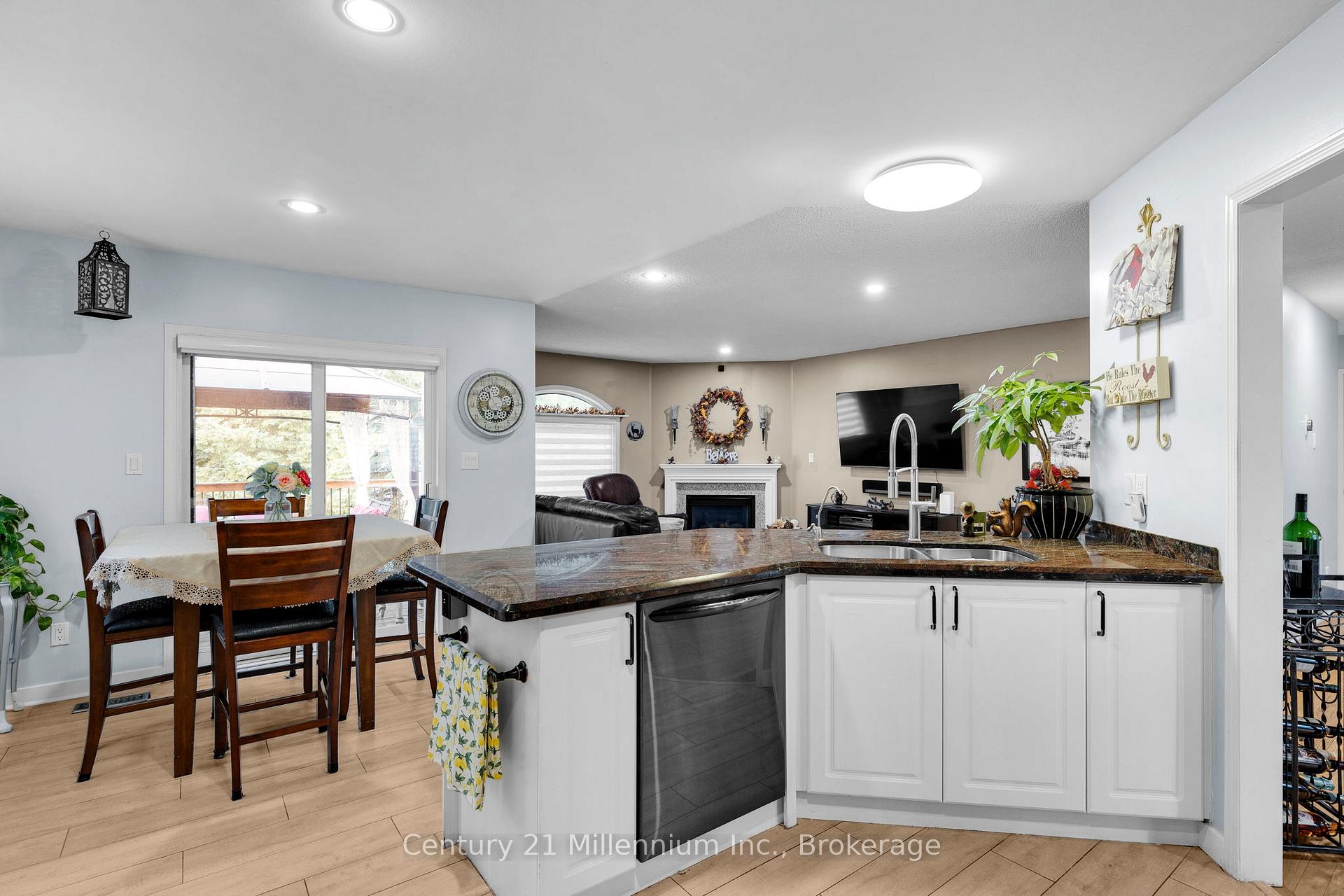 Photo 19 of 26 Regina Boulevard, Wasaga Beach — HOMEH