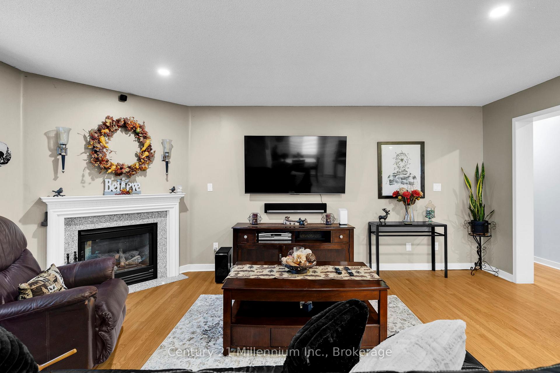 Photo 20 of 26 Regina Boulevard, Wasaga Beach — HOMEH