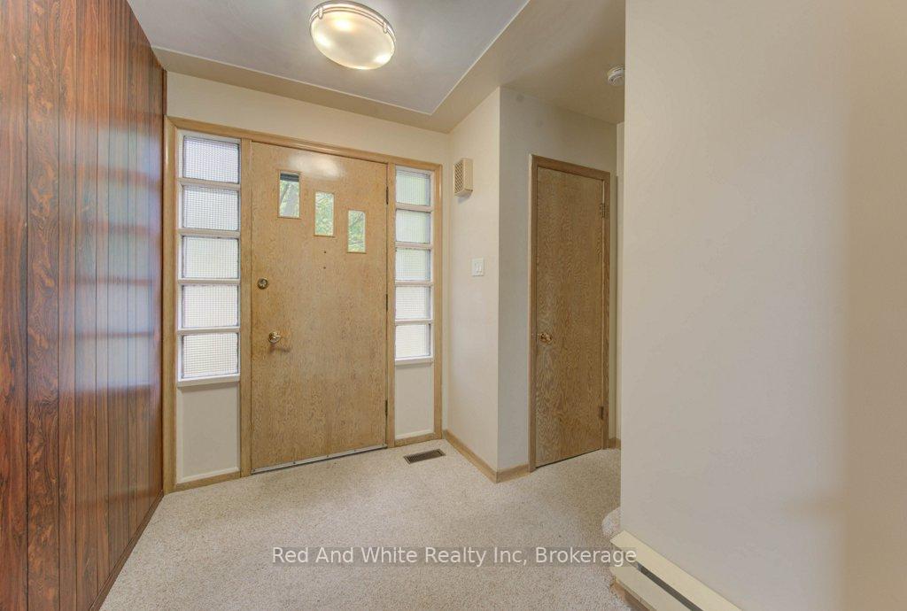 Photo 4 of 155 Elgin Crescent, Waterloo — HOMEH