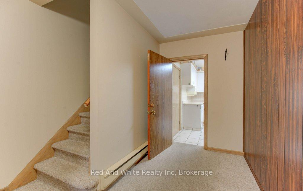 Photo 5 of 155 Elgin Crescent, Waterloo — HOMEH