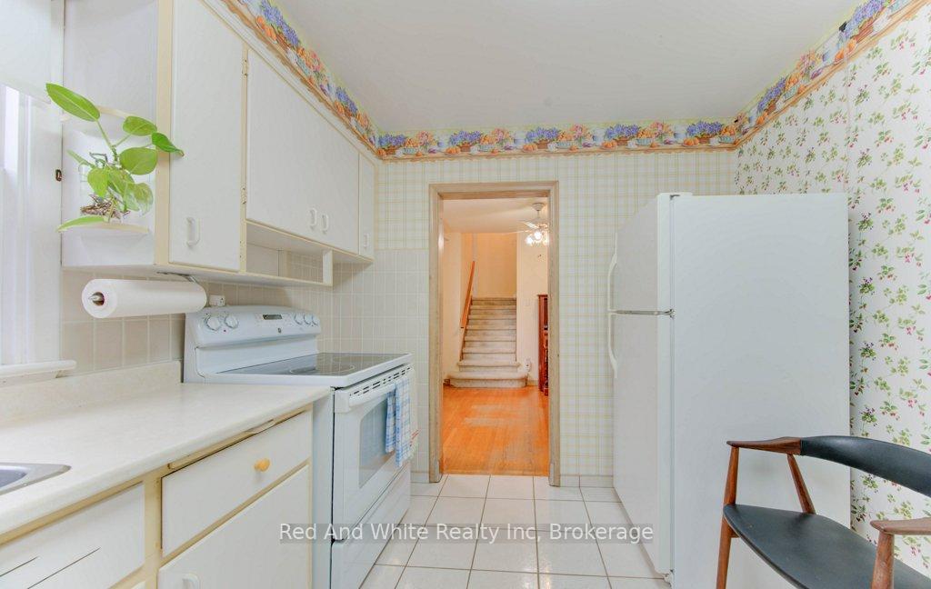 Photo 6 of 155 Elgin Crescent, Waterloo — HOMEH