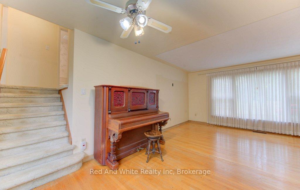 Photo 12 of 155 Elgin Crescent, Waterloo — HOMEH