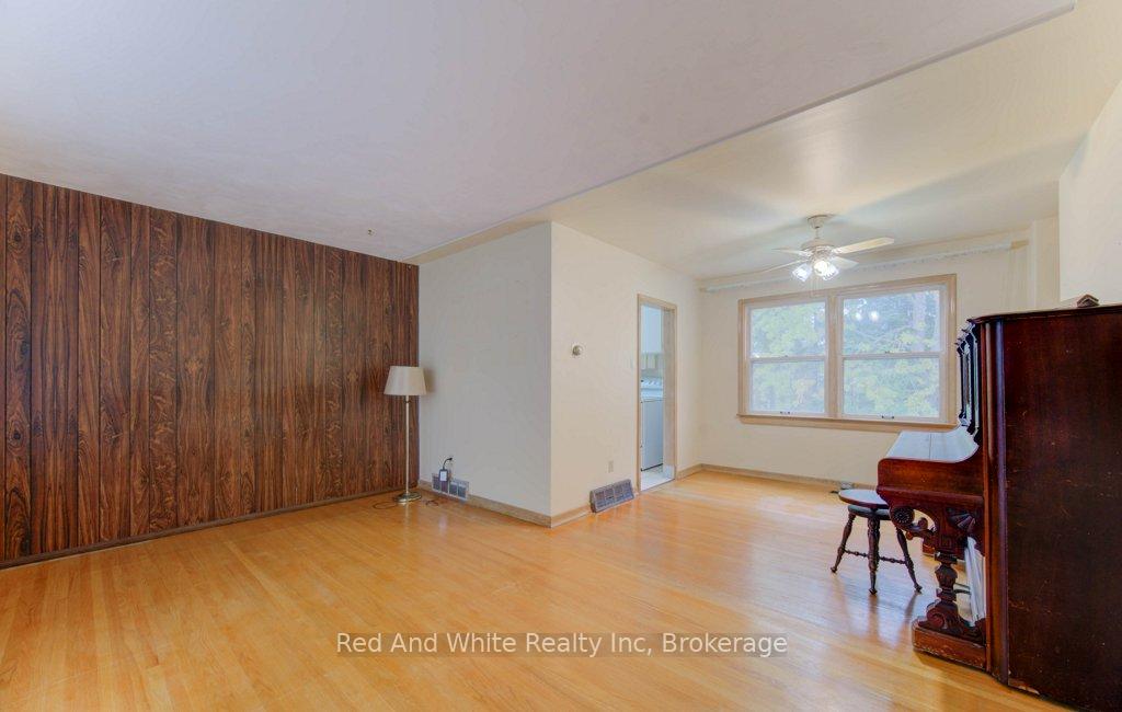 Photo 13 of 155 Elgin Crescent, Waterloo — HOMEH