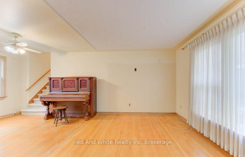 Photo 16 of 155 Elgin Crescent, Waterloo — HOMEH