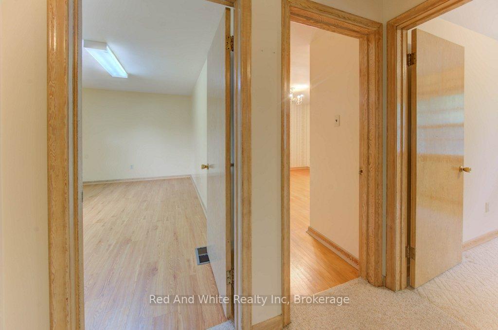Photo 18 of 155 Elgin Crescent, Waterloo — HOMEH