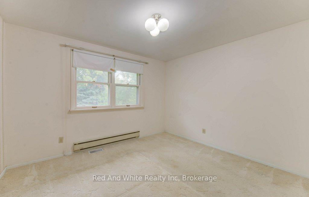 Photo 20 of 155 Elgin Crescent, Waterloo — HOMEH