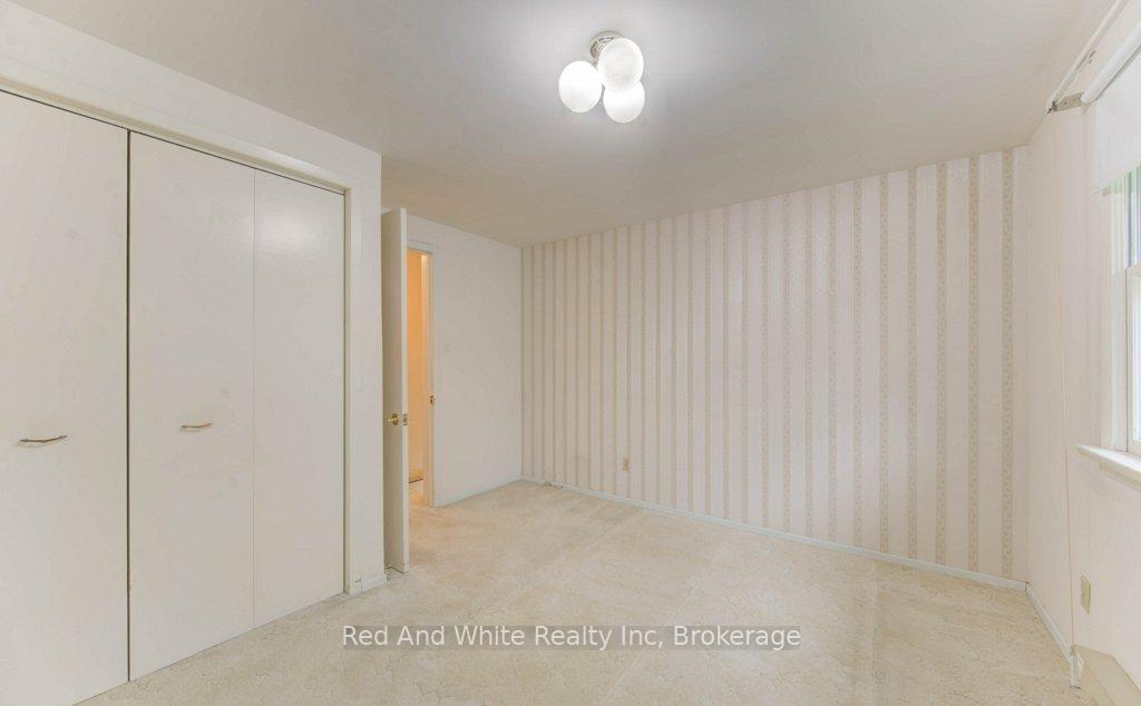 Photo 21 of 155 Elgin Crescent, Waterloo — HOMEH