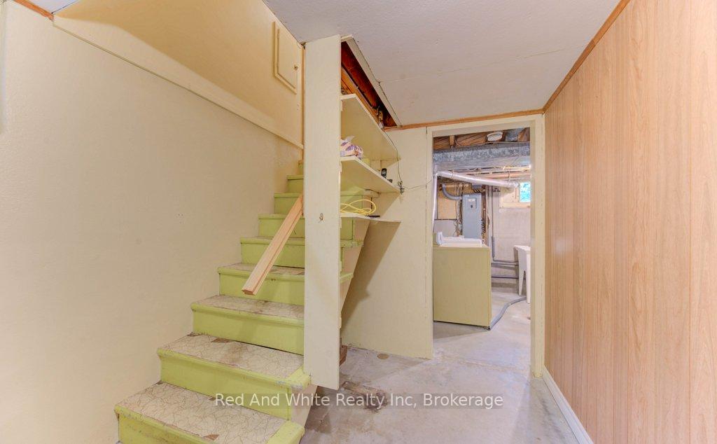 Photo 25 of 155 Elgin Crescent, Waterloo — HOMEH