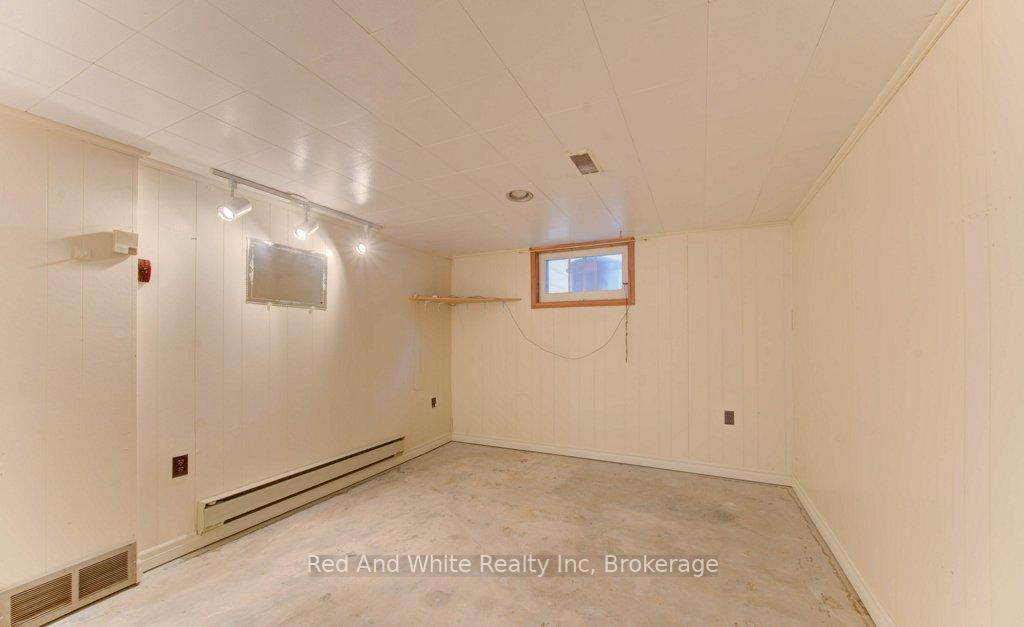 Photo 26 of 155 Elgin Crescent, Waterloo — HOMEH