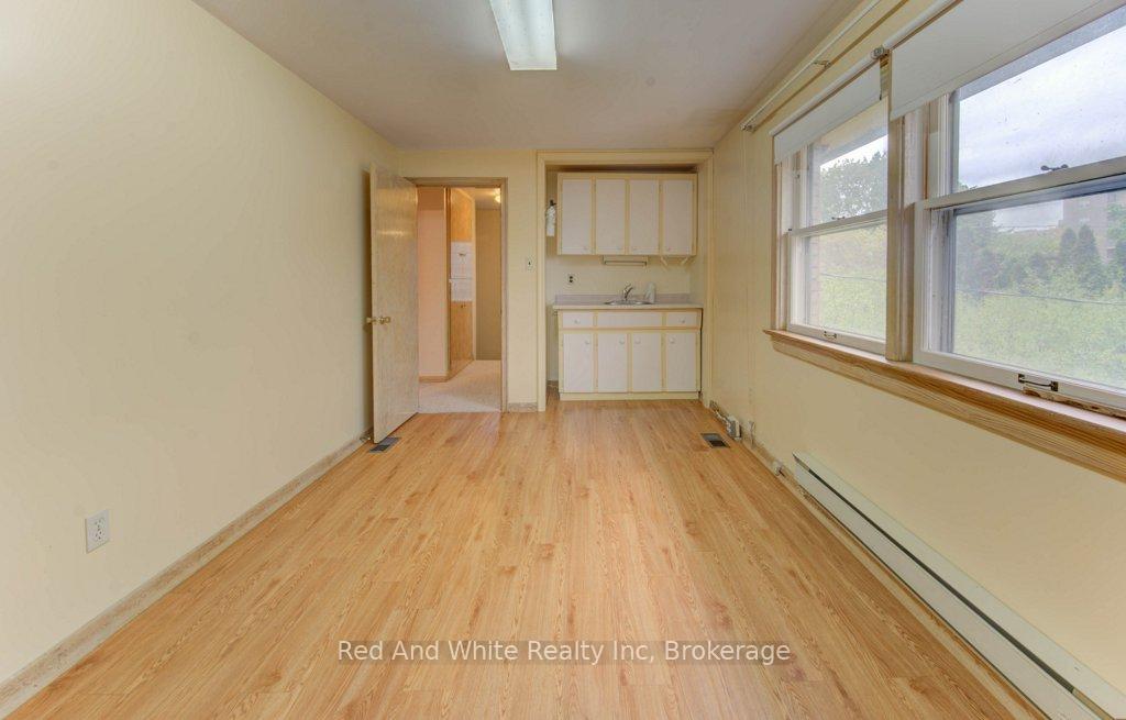 Photo 30 of 155 Elgin Crescent, Waterloo — HOMEH