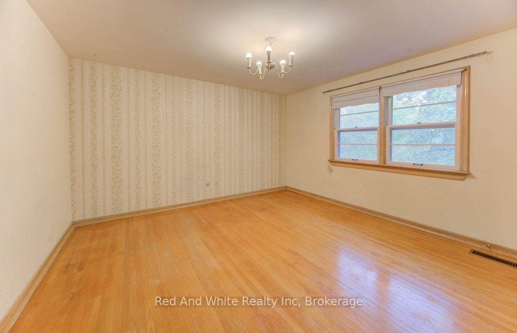Photo 32 of 155 Elgin Crescent, Waterloo — HOMEH