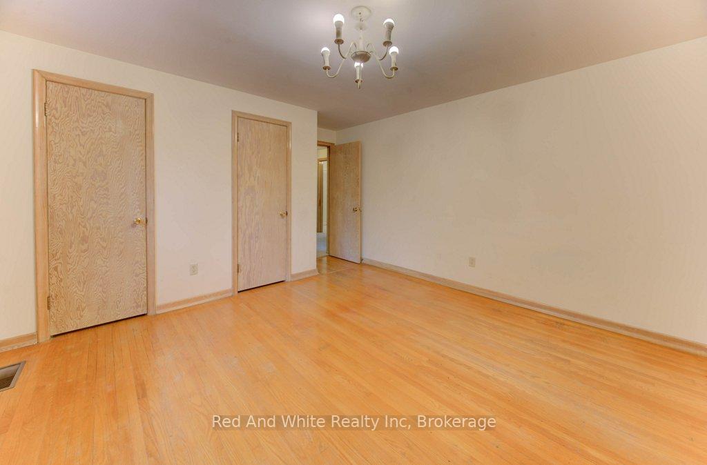 Photo 33 of 155 Elgin Crescent, Waterloo — HOMEH