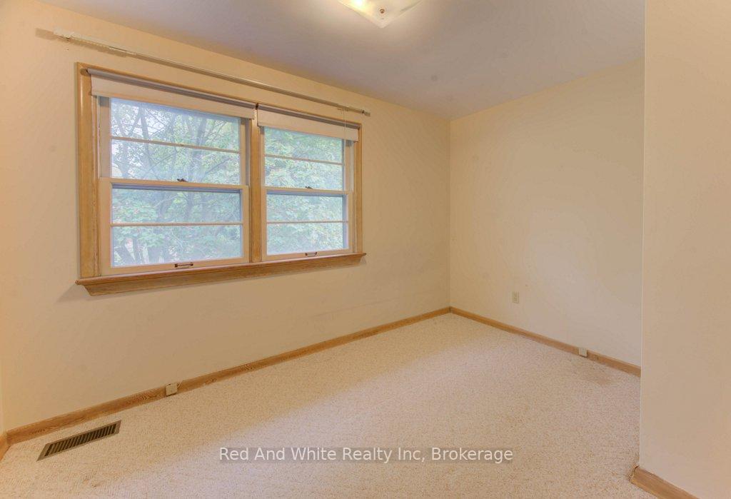 Photo 34 of 155 Elgin Crescent, Waterloo — HOMEH