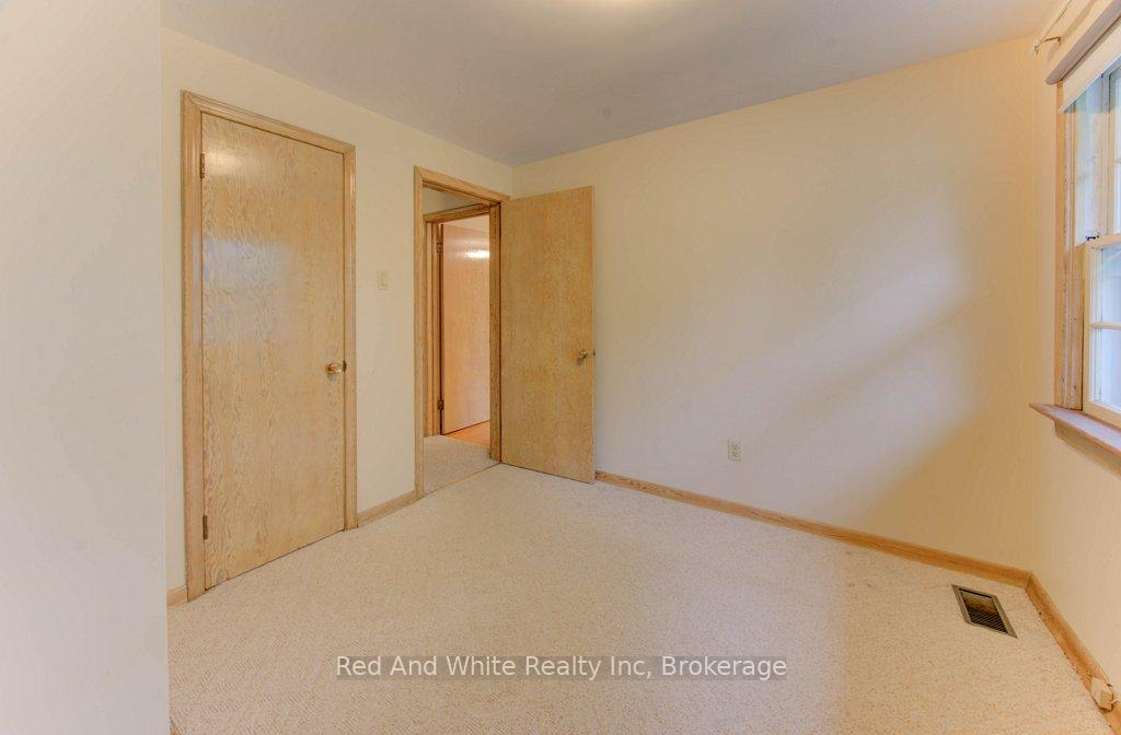 Photo 35 of 155 Elgin Crescent, Waterloo — HOMEH