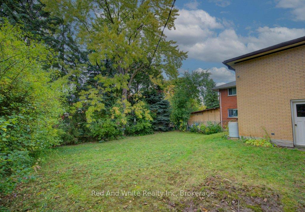 Photo 37 of 155 Elgin Crescent, Waterloo — HOMEH