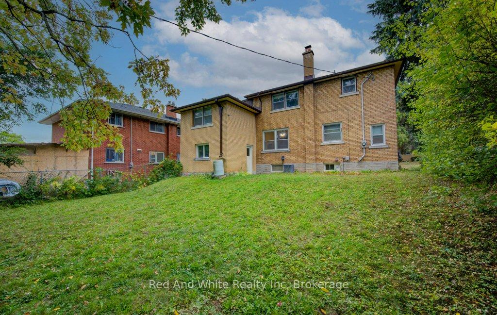 Photo 38 of 155 Elgin Crescent, Waterloo — HOMEH