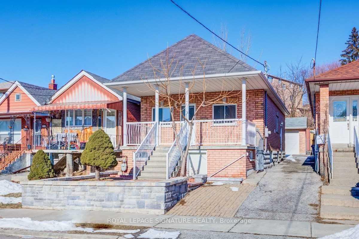 Front of Unit Bsmt, 40 Holmesdale Crescent