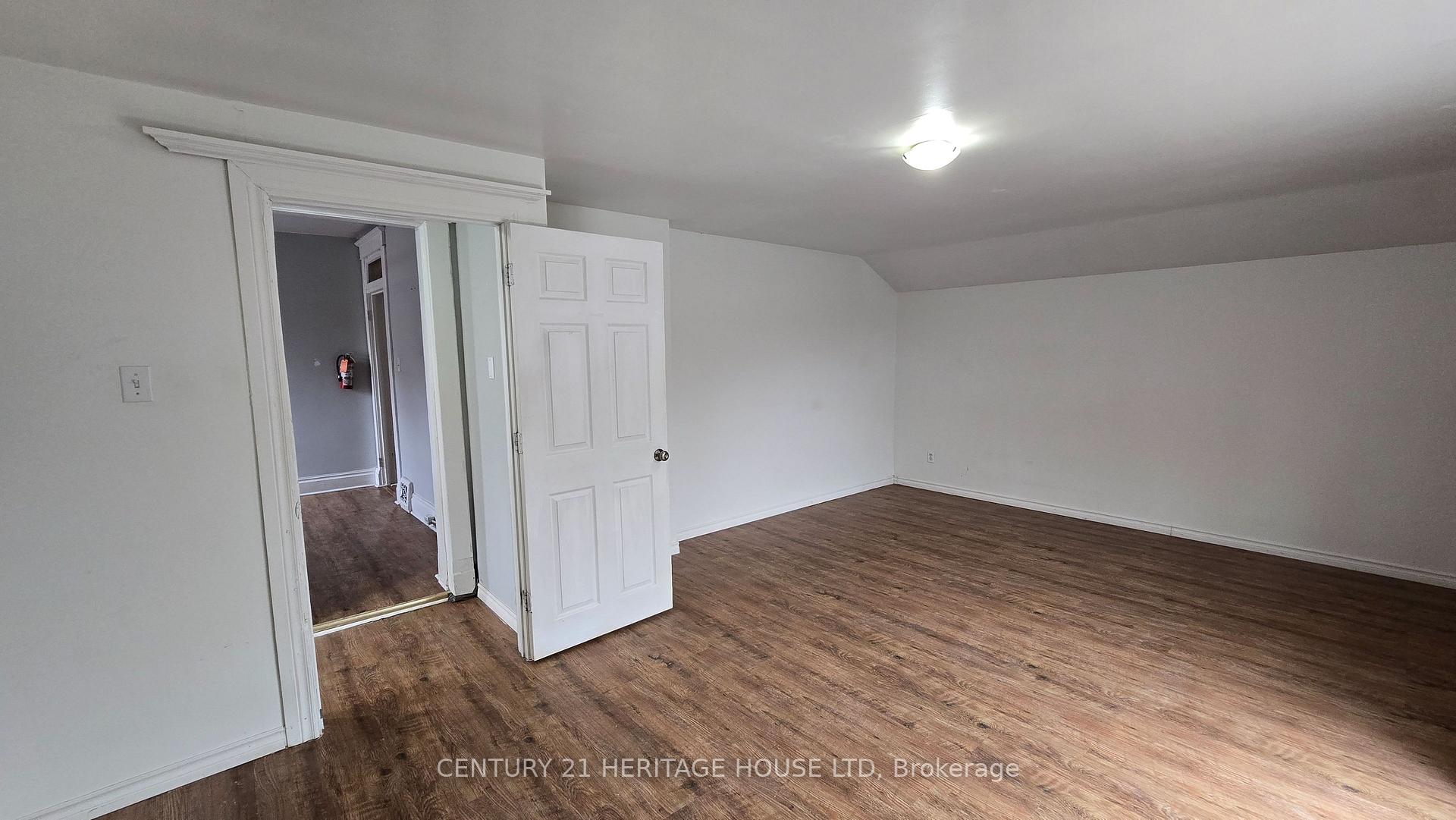 Photo 13 of 25 Bridgeport Road E, Waterloo, Downtown Waterloo — HOMEH
