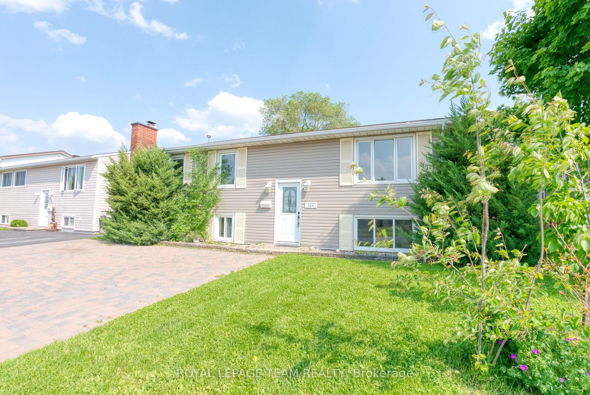 Photo 3 of 254 Wilfred Crescent, Arnprior — HOMEH