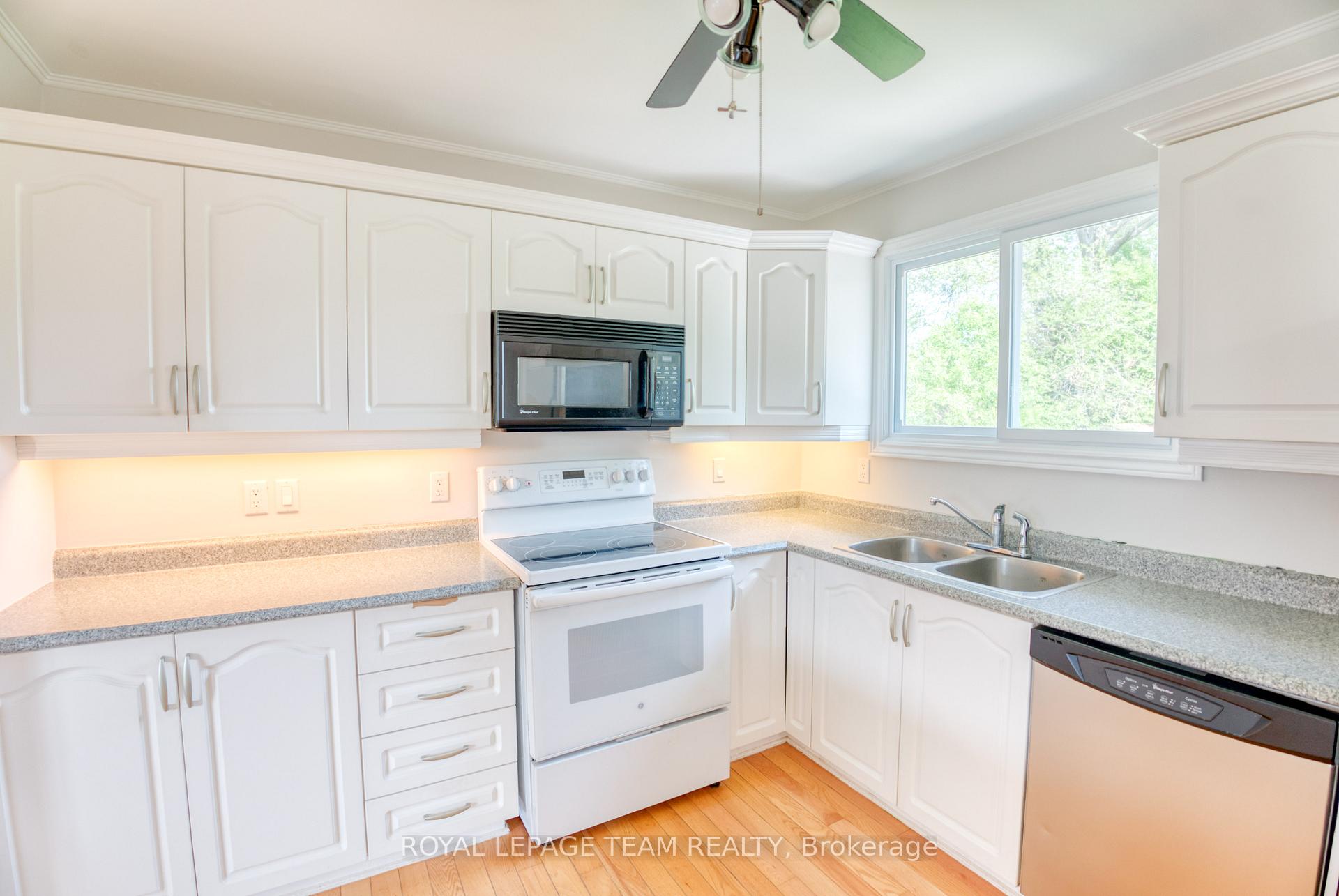 Photo 12 of 254 Wilfred Crescent, Arnprior — HOMEH