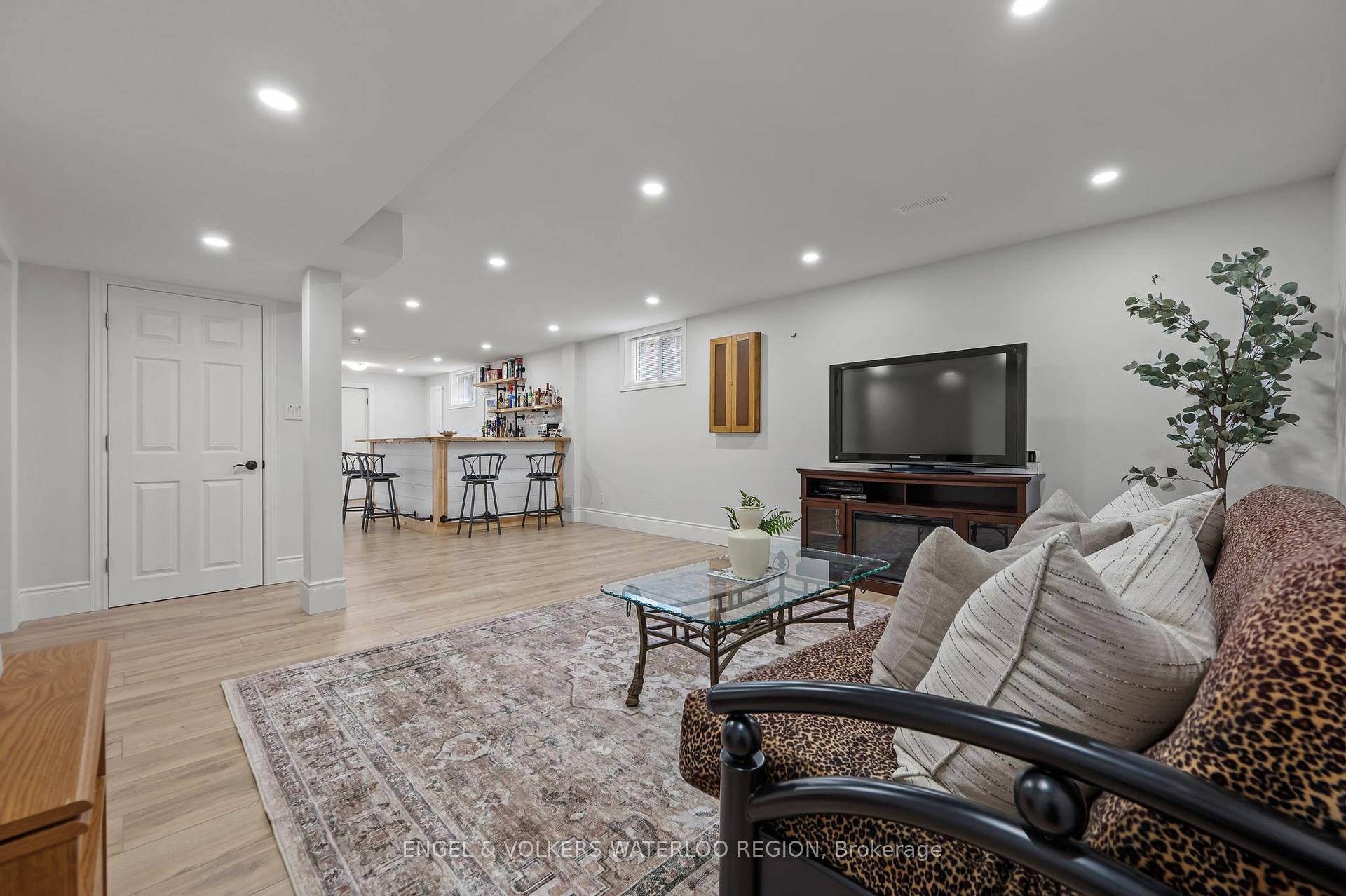 Photo 41 of 485 Beckwith Court, Waterloo, Beechwood West — HOMEH