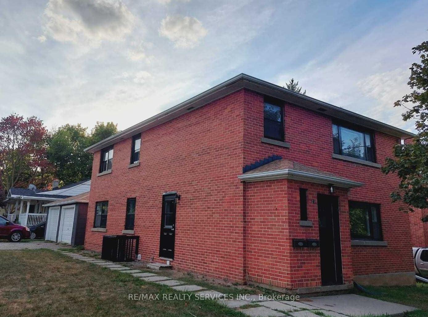Front of Unit (Lower Level), 21 Beverley Street