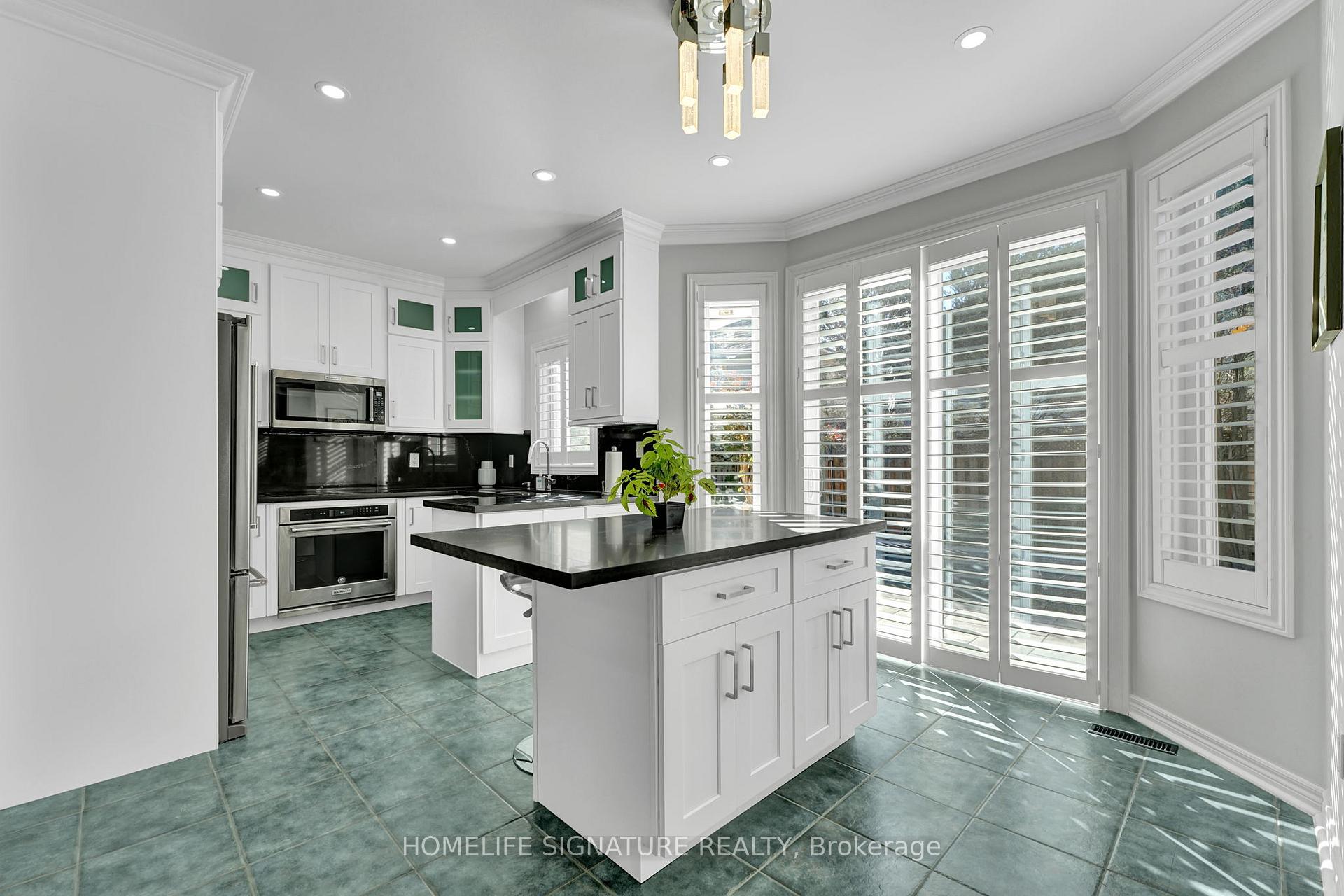Photo 8 of 83 Marbella Road W, Vaughan, Sonoma Heights — HOMEH