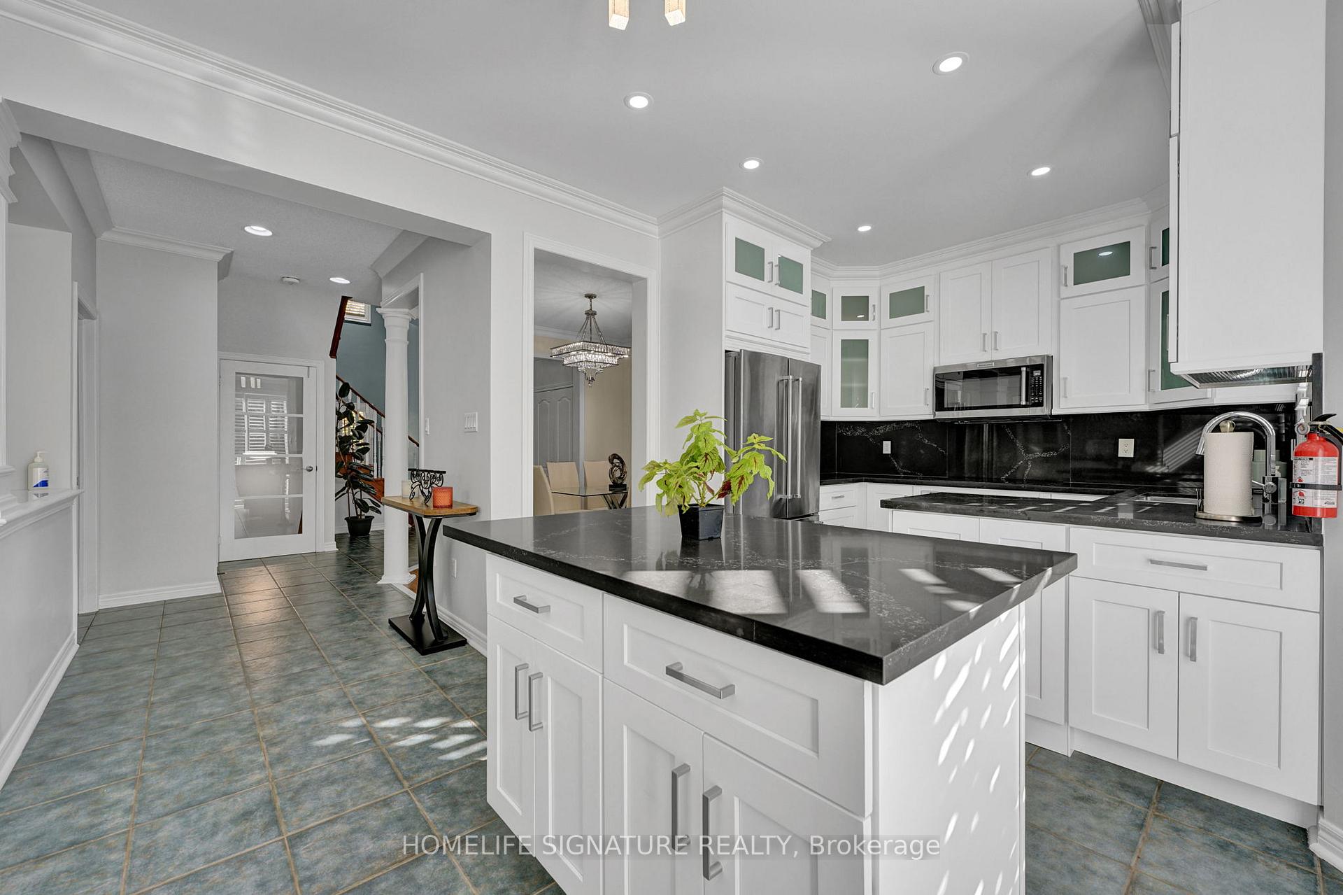 Photo 9 of 83 Marbella Road W, Vaughan, Sonoma Heights — HOMEH