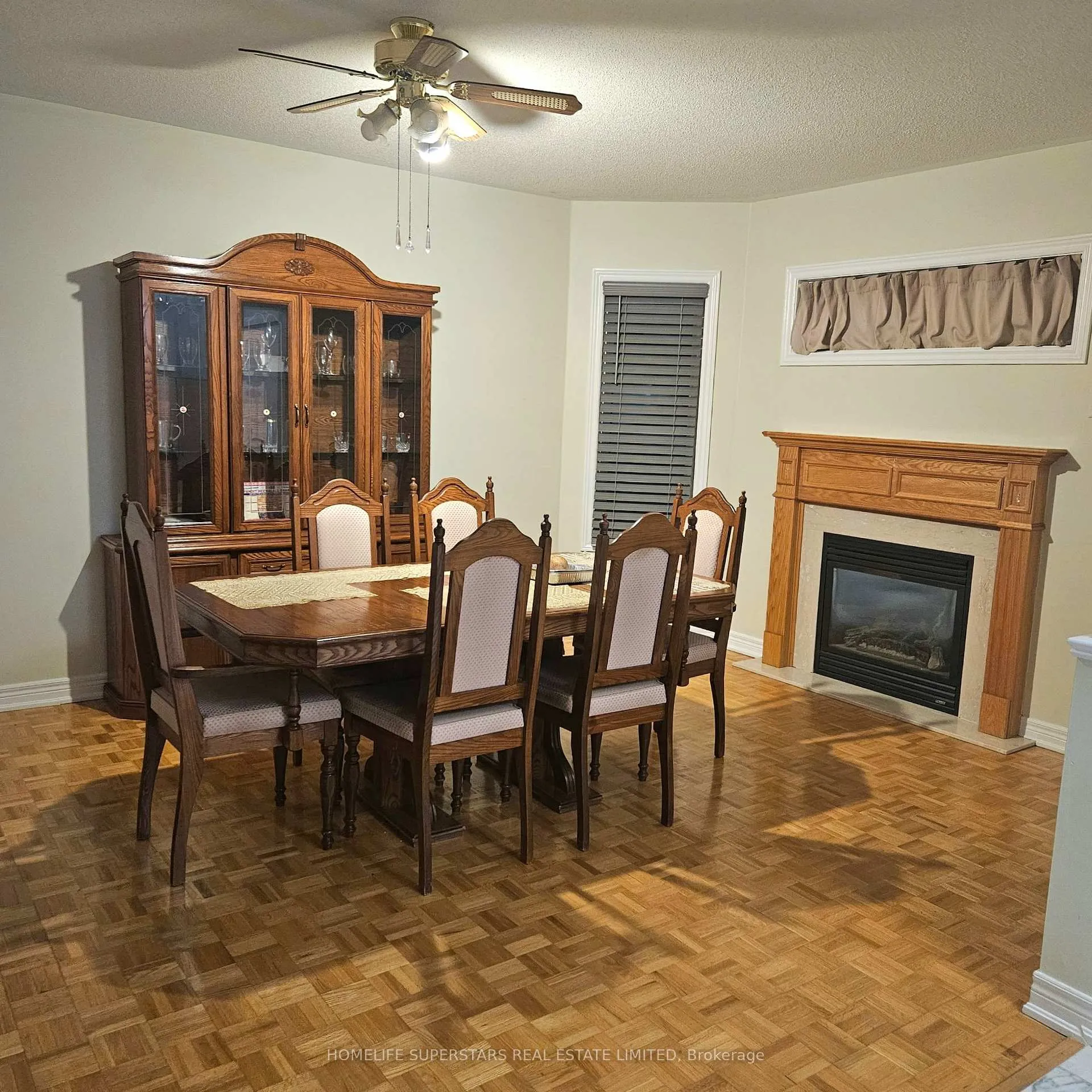 Photo 4 of 29 Emmitt Road, Vaughan, Maple — HOMEH