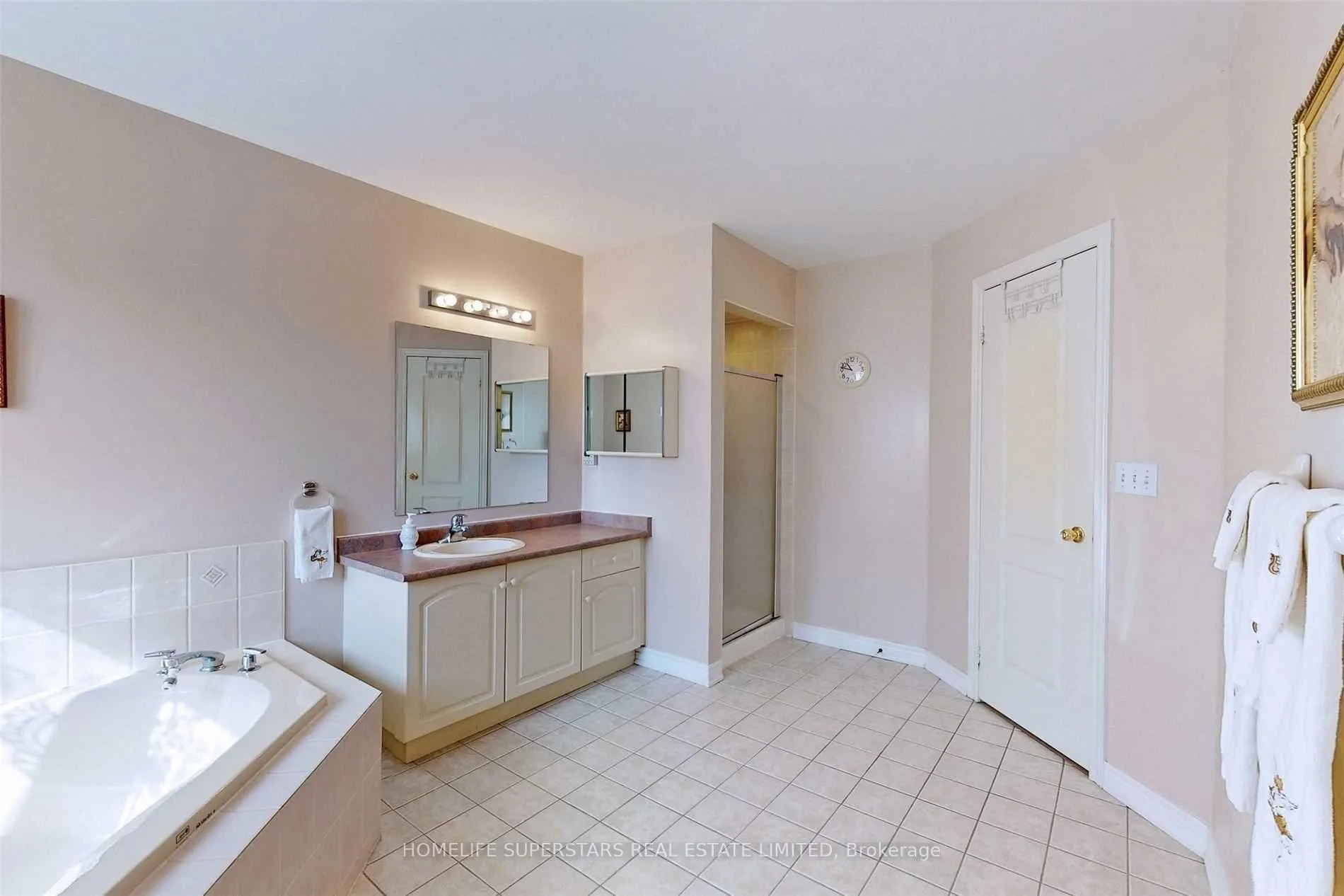 Photo 10 of 29 Emmitt Road, Vaughan, Maple — HOMEH