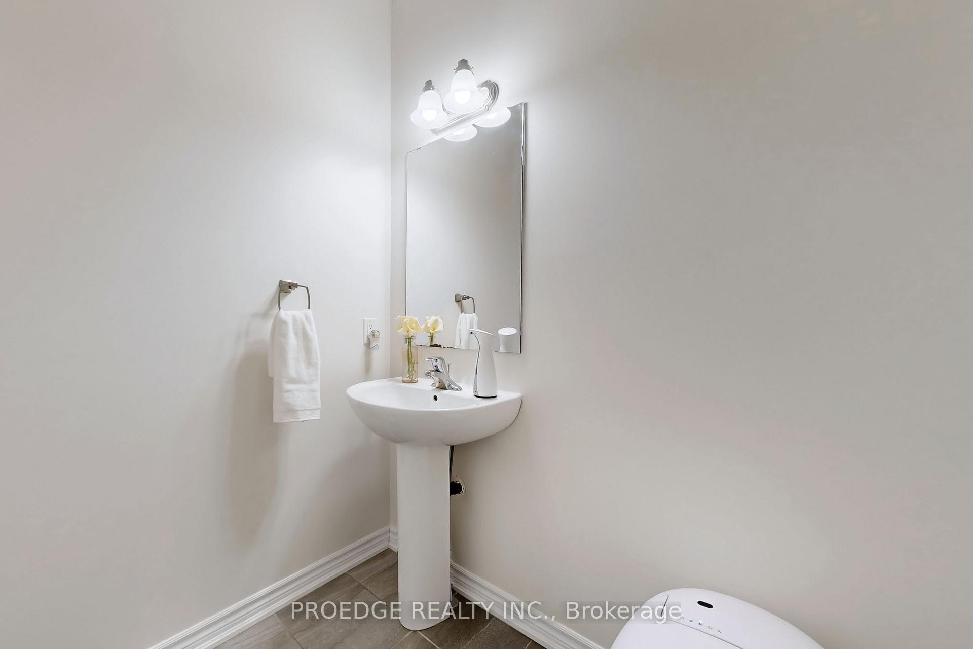 Photo 16 of 361 Beechdrops Drive, Waterloo, Vista Hills — HOMEH
