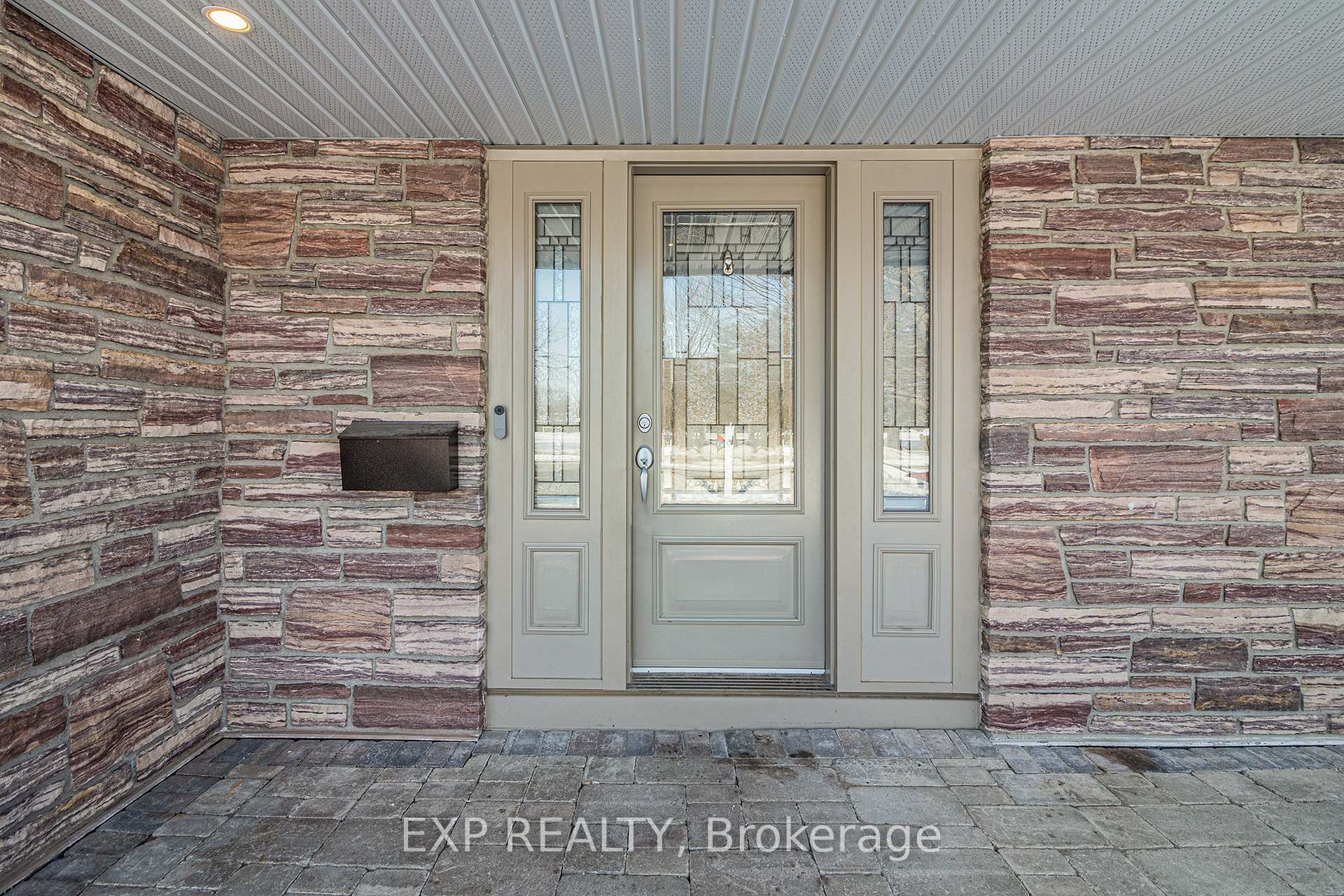 Photo 3 of 620 La Verendrye Drive, Ottawa, Beacon Hill North — HOMEH