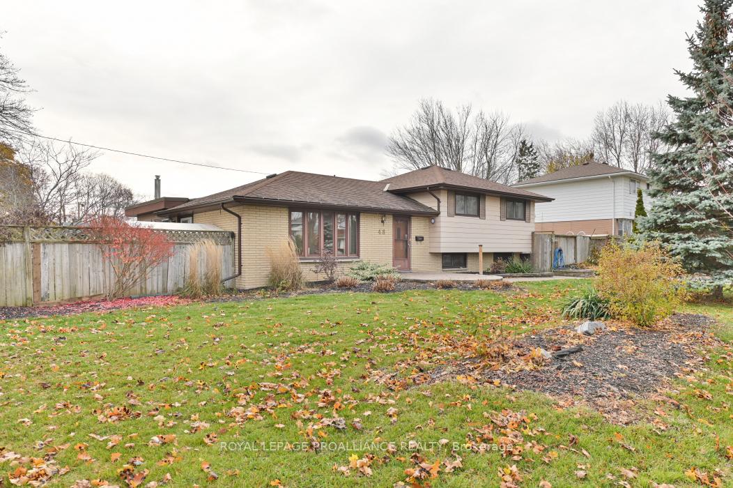 Photo 2 of 48 Janlyn Crescent, Belleville, Belleville Ward — HOMEH